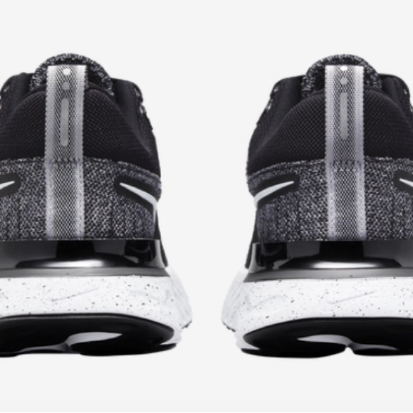 Nike React Infinity Run Flyknit - Picture 2 of 16